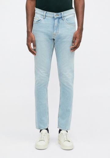 Узкие джинсы