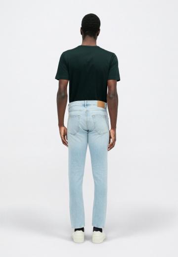 Узкие джинсы