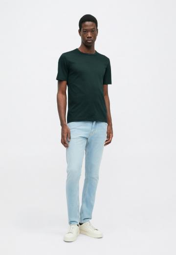 Узкие джинсы