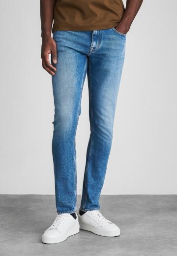 Узкие джинсы