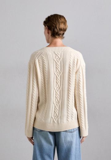 Пуловер с вырезом V