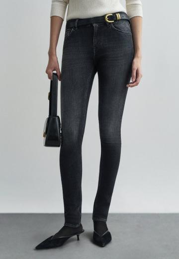 Узкие джинсы
