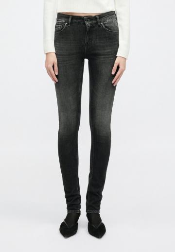 Узкие джинсы