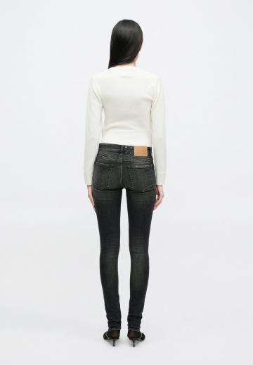 Узкие джинсы