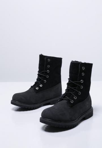 Ботинки на шнуровке