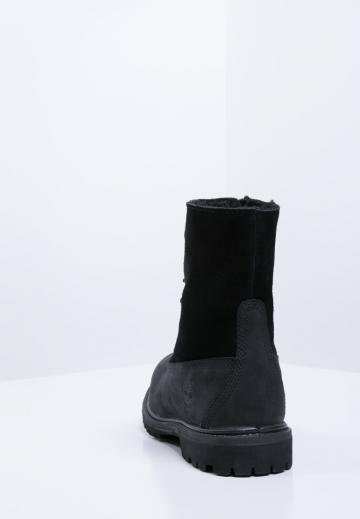 Ботинки на шнуровке