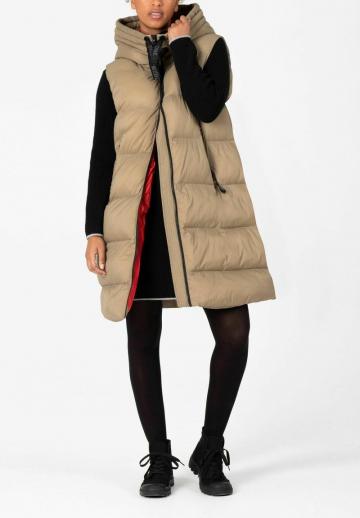 Длинный жилет