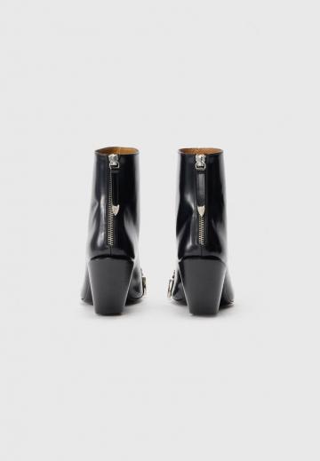 Высокие сапоги