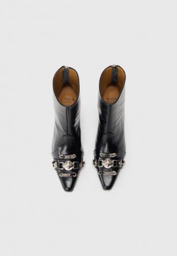 Высокие сапоги