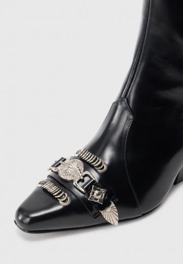 Высокие сапоги