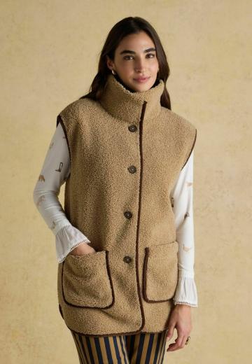 Длинный жилет