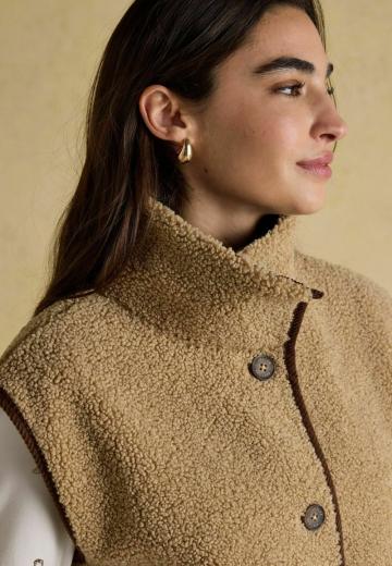 Длинный жилет