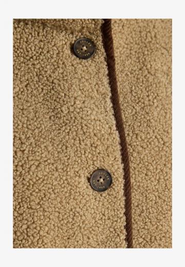 Длинный жилет