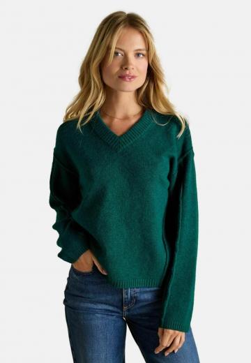 Пуловер с вырезом V