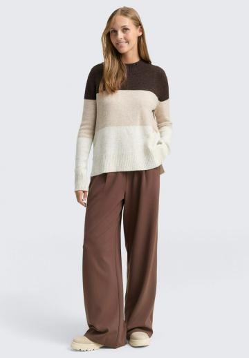 Пуловер в полоску