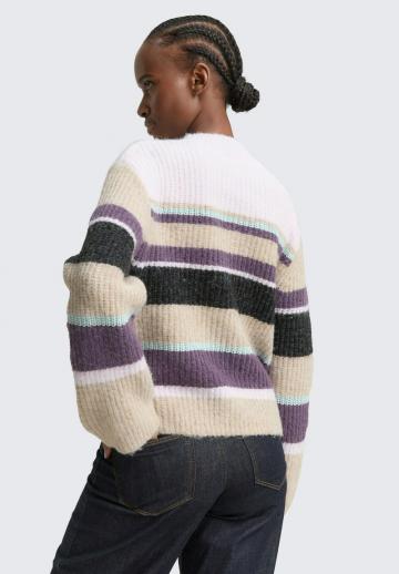 Пуловер в полоску