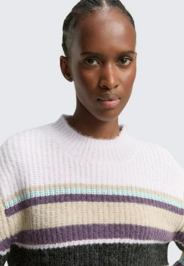 Пуловер в полоску