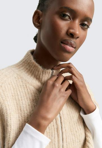 Вязаный жилет