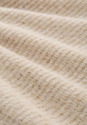 Вязаный жилет