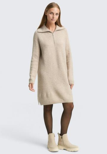 Вязаное платье