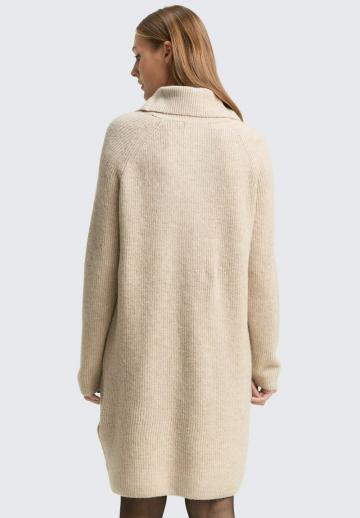 Вязаное платье