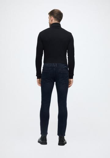 Узкие джинсы