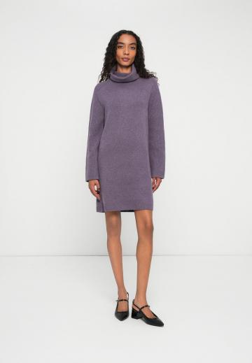 Вязаное платье