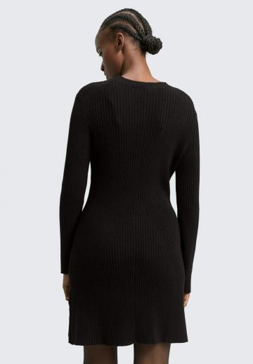 Платье футляр