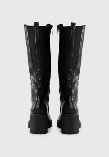 Высокие сапоги