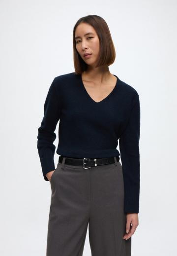 Пуловер с вырезом V