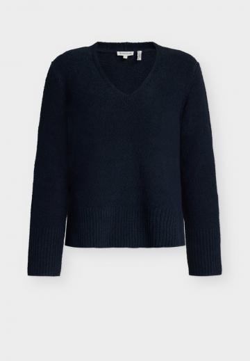 Пуловер с вырезом V