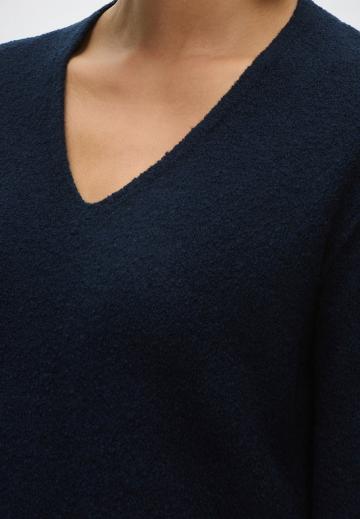 Пуловер с вырезом V