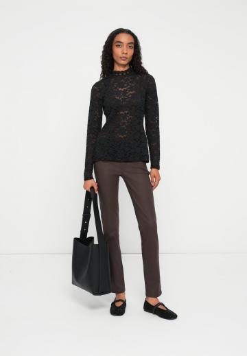 Узкие джинсы