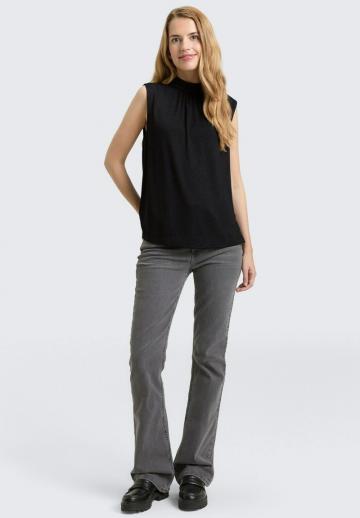 Блузка без рукавов