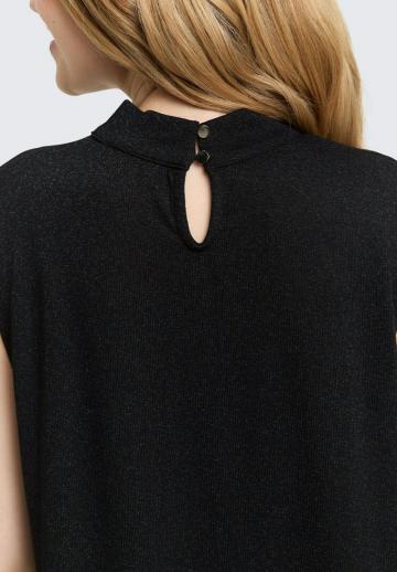 Блузка без рукавов