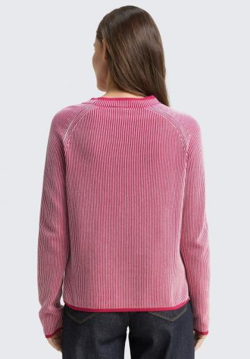 Пуловер в полоску