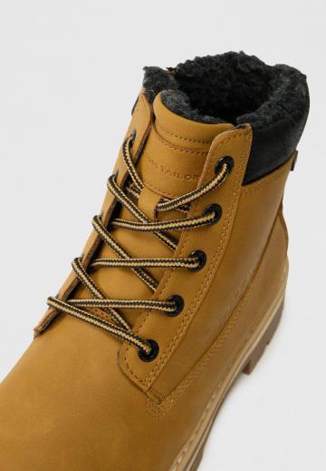 Ботинки на шнуровке