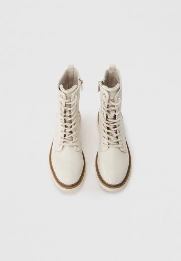 Ботинки на шнуровке