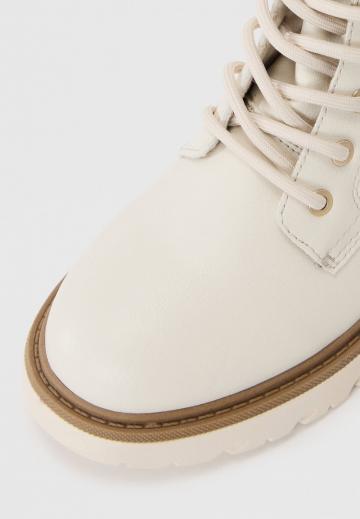 Ботинки на шнуровке