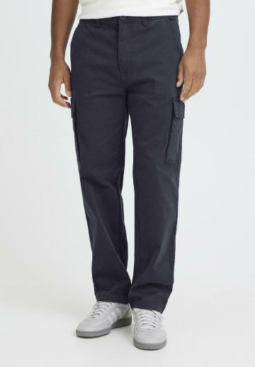 Брюки с накладными карманами