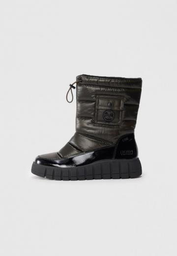 Сапожки на танкетке