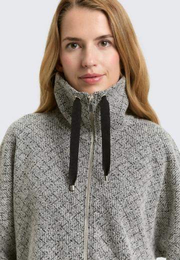 Вязаная кофта