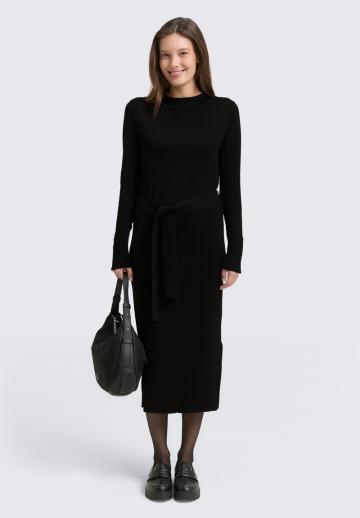 Вязаное платье