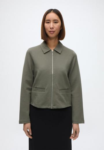 Блейзер с накладными карманами