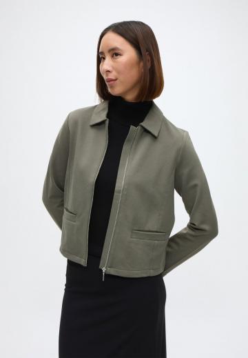 Блейзер с накладными карманами