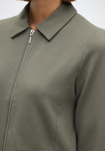 Блейзер с накладными карманами