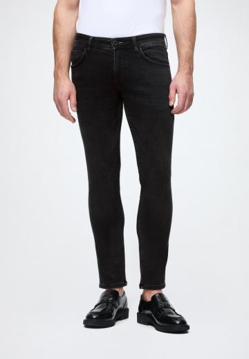 Узкие джинсы