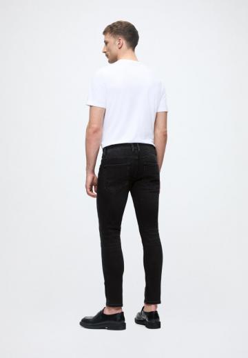 Узкие джинсы