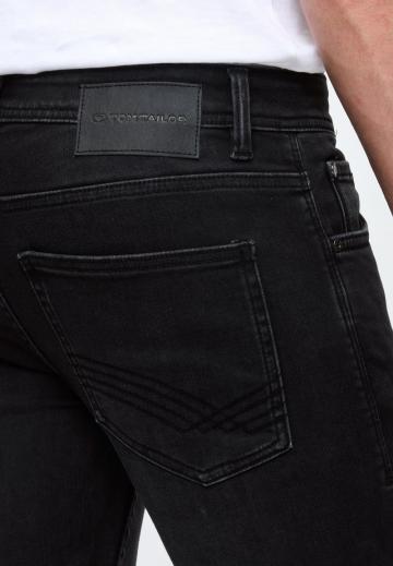 Узкие джинсы