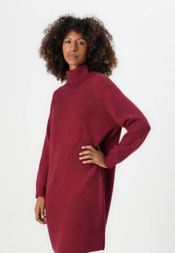 Вязаное платье